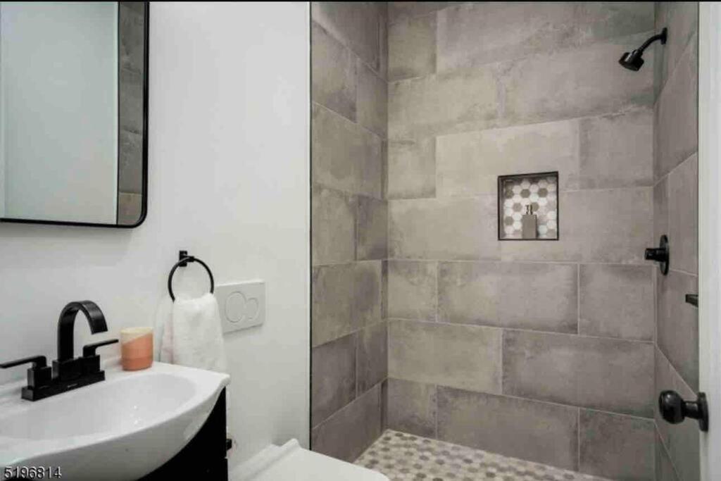 Апартаменти Secret Escape 20 Min From Nyc N 1 Джерсі-Сіті Екстер'єр фото
